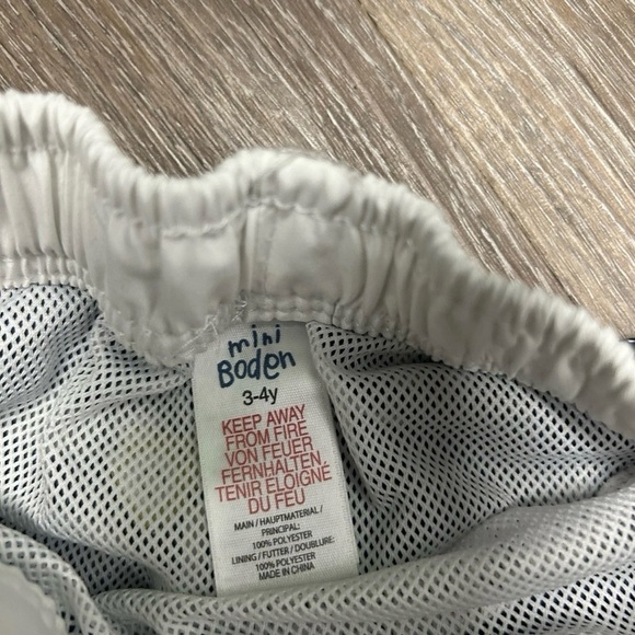 Mini Boden Blue and White Swim Shorts with Ocean-Themed Design Size 3T - Picture 2 of 3